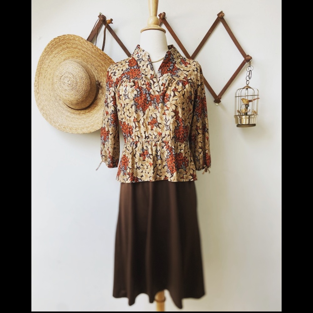 1970s Cottagecore Floral Secretary Midi Dress